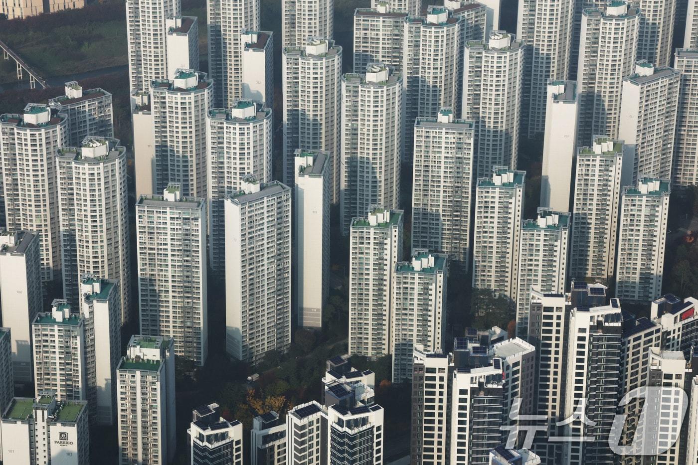 서울 송파구 롯데월드타워에서 바라본 서울 도심 아파트 단지. 2025.11.6/뉴스1 ⓒ News1 이광호 기자