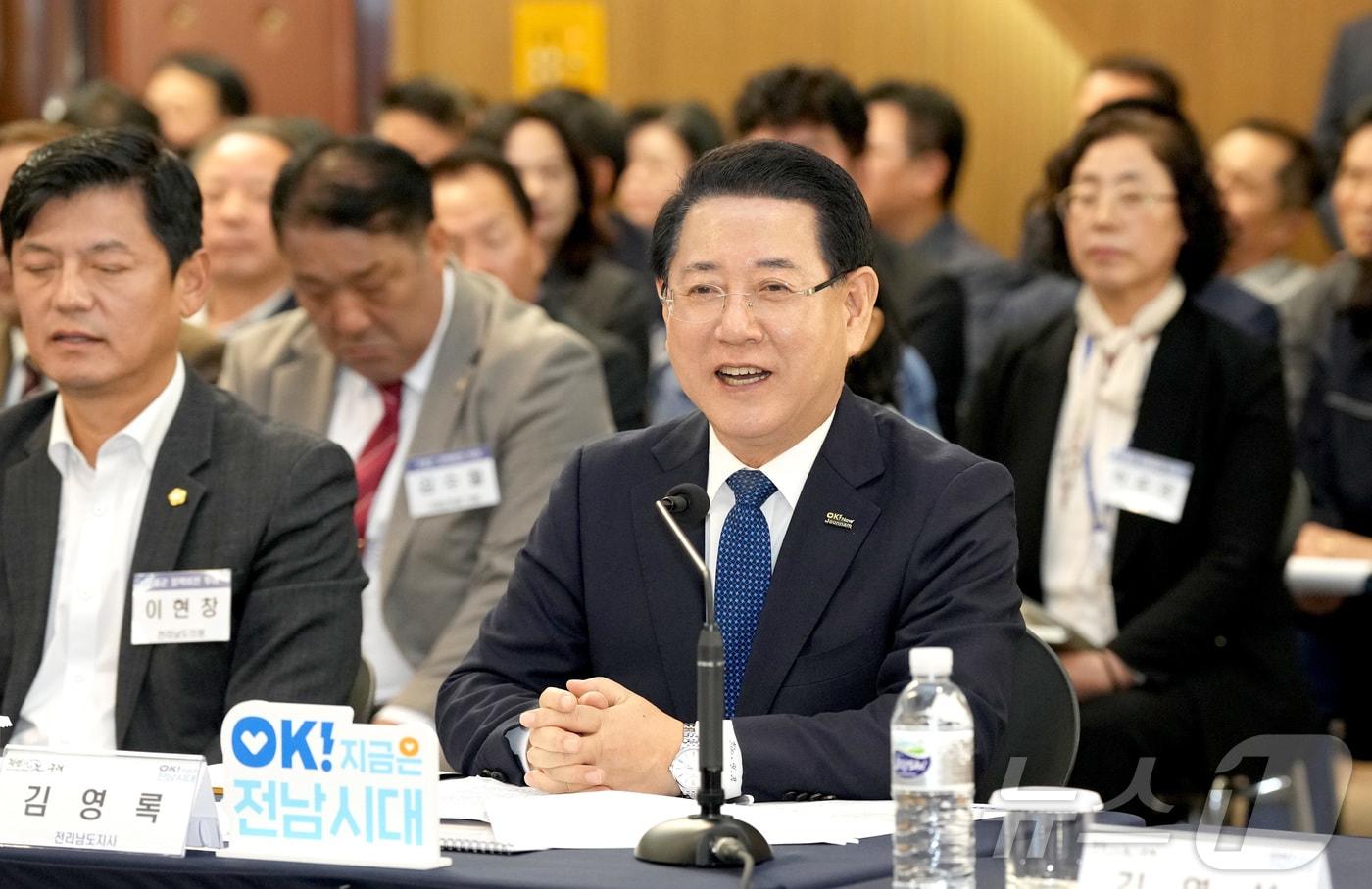 김영록 전라남도지사가 6일 구례군 The-K 지리산 가족호텔에서 열린 ‘구례군 정책비전 투어’ 행사에서 인사말을 하고 있다.&#40;전남도 제공. 재판매 및 DB금지&#41; 2025.11.6/뉴스1