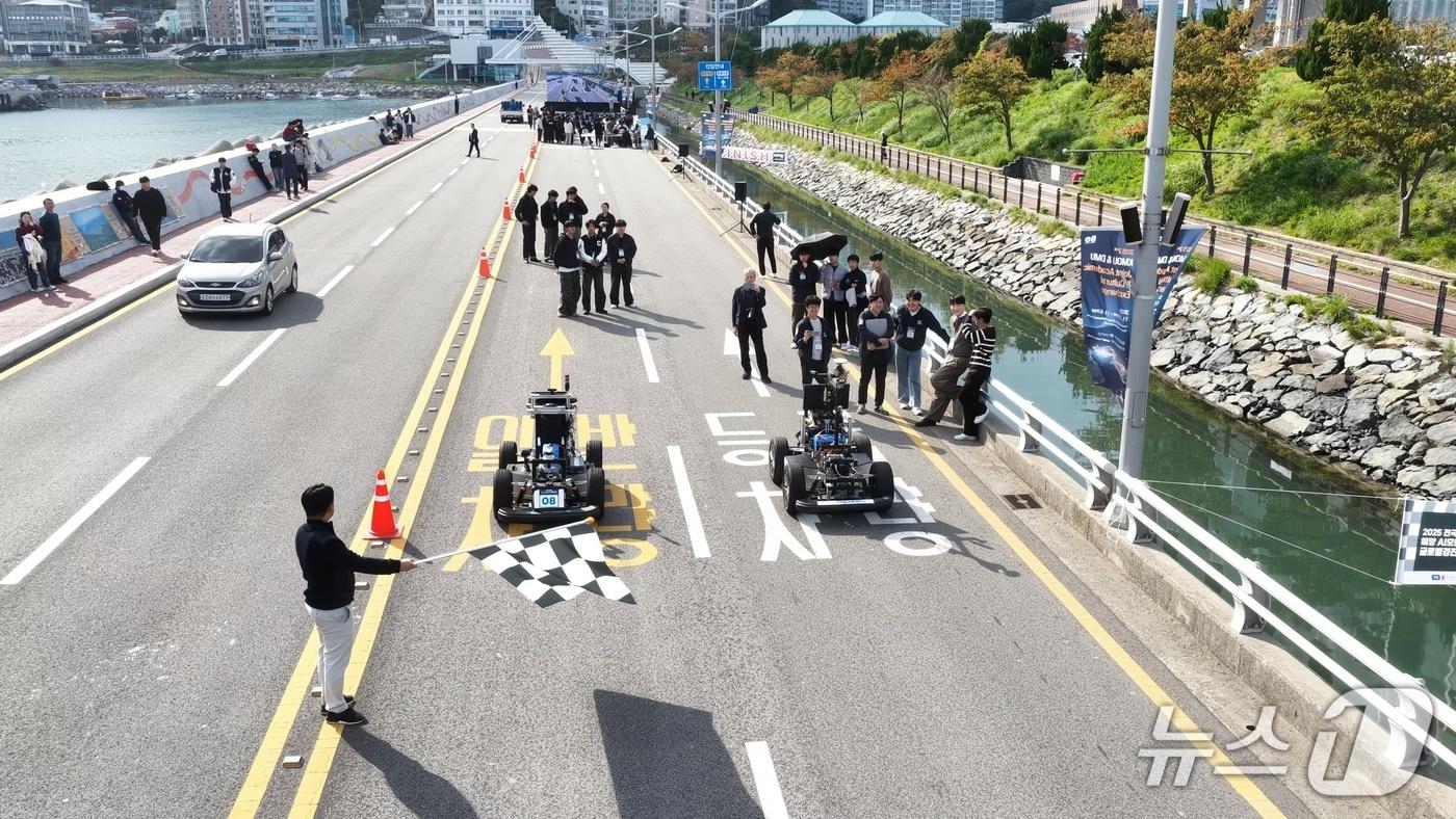 방파제 자율주행 드래그 레이스가 진행되는 모습 (한국해양대 제공. 재판매 및 DB 금지)