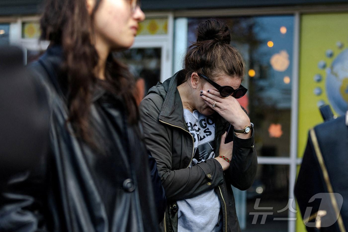 ICE 이민 단속이 벌어진 시카고의 한 유치원 밖에 모인 학부모들. 2025.11.05. ⓒ 로이터=뉴스1 ⓒ News1 이지예 객원기자