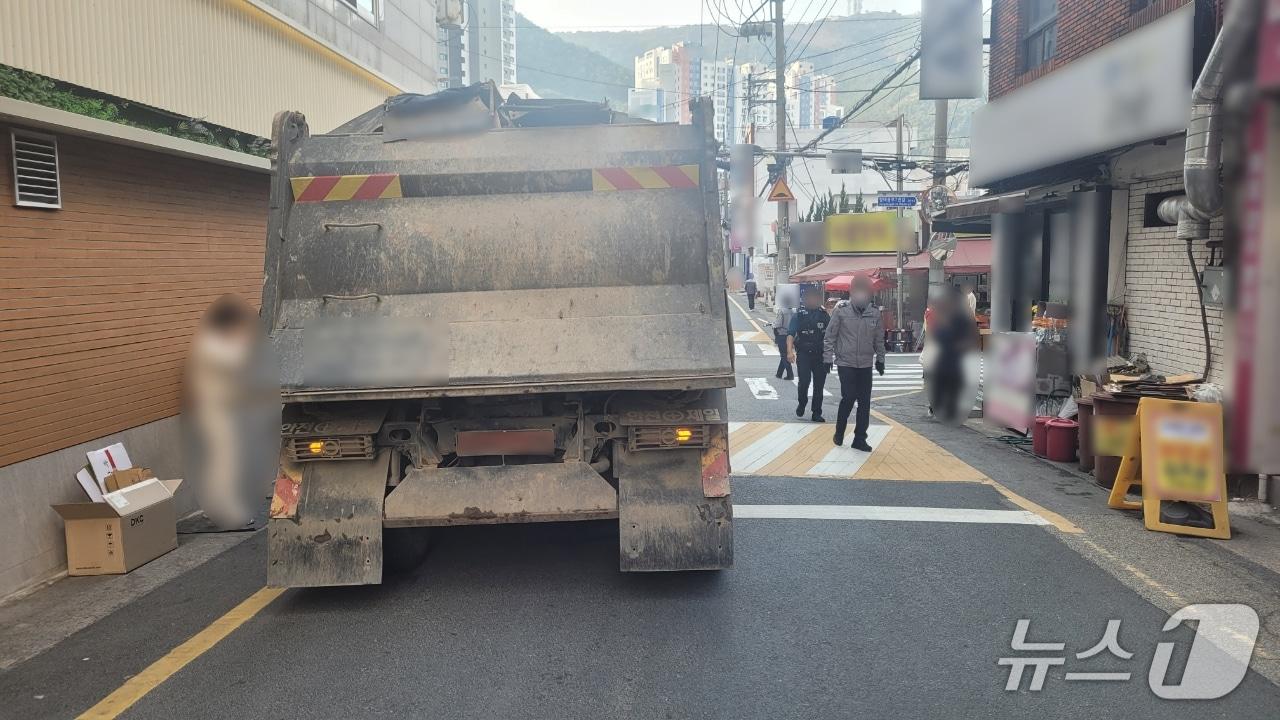 본문 이미지 - 6일 오후 부산 수영구 광안동 교통사고 현장.(수영경찰서 제공. 재판매 및 DB 금지)