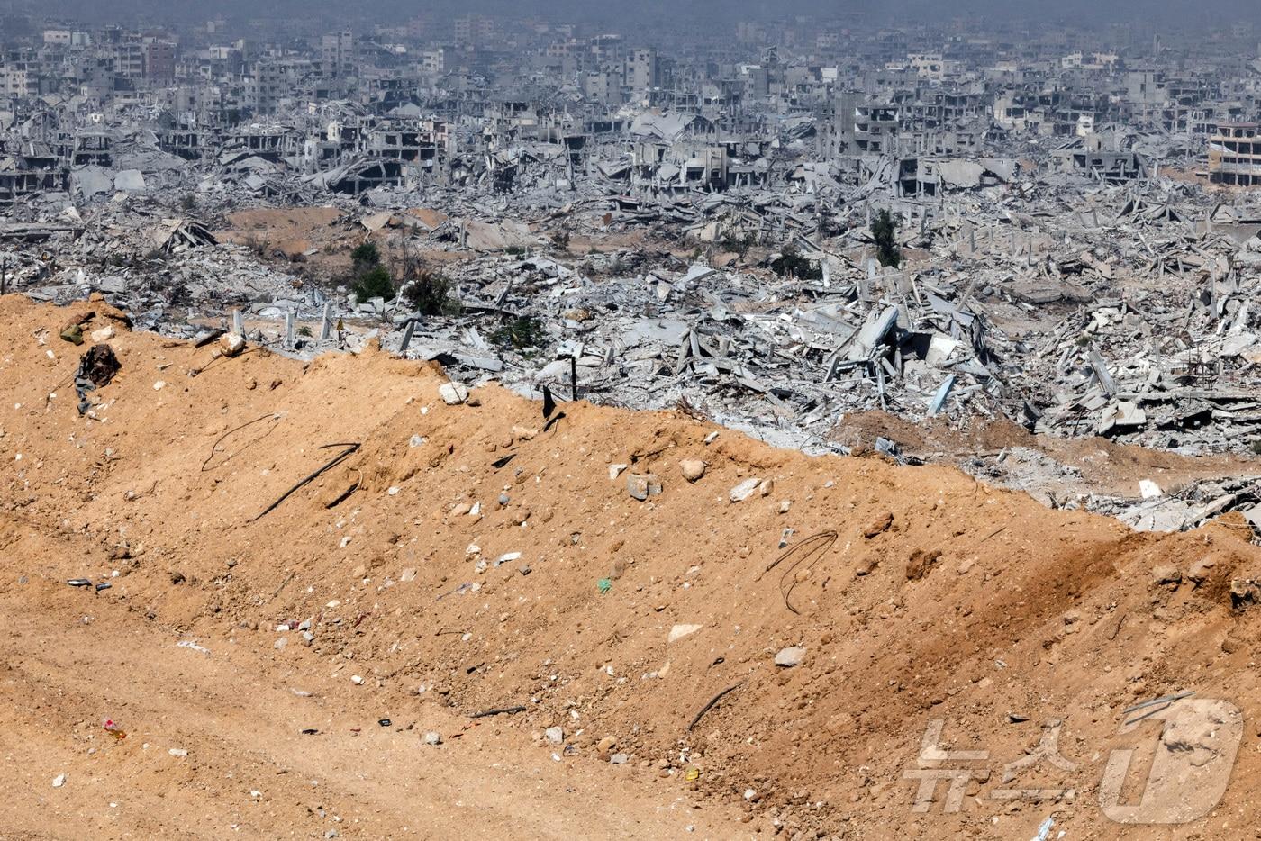 팔레스타인 가자지구 옐로라인 인근 이스라엘 군 초소에서 본 파괴된 건물들. 사진은 5일 가자시티 동부의 슈자이야 지역에 있는 이스라엘 군 초소에서 촬영됐다. 2025.11.5 ⓒ 로이터=뉴스1 ⓒ News1 강민경 기자 &lt;자료사진&gt;