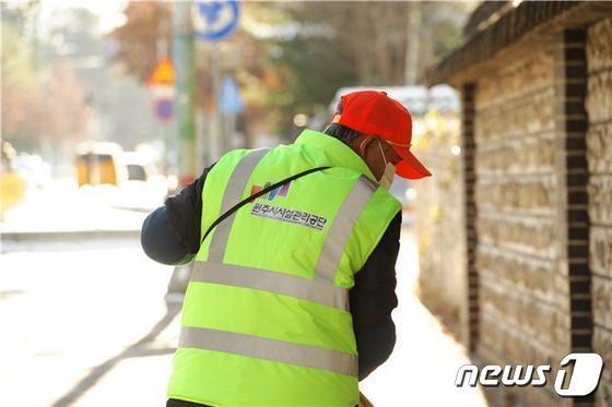 본문 이미지 - 강원 원주시시설관리공단 환경미화원 자료 사진. &#40;재판매 및 DB금지&#41;/뉴스1