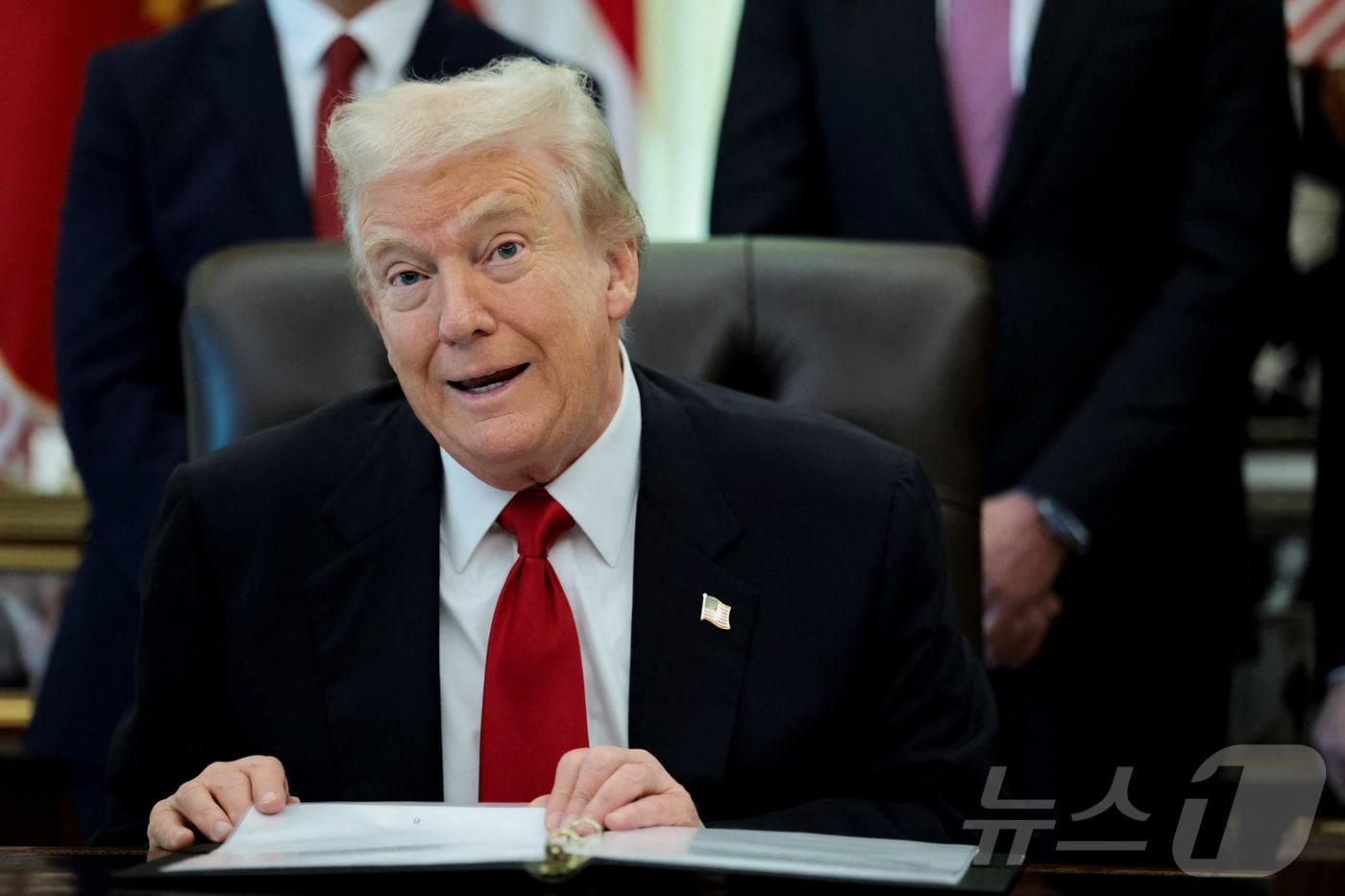 도널드 트럼프 미국 대통령이 6일&#40;현지시간&#41; 비만치료제 위고비와 젭바운드의 가격 인하를 발표하고 있다. 2025.11.06. ⓒ 로이터=뉴스1 ⓒ News1 류정민 특파원