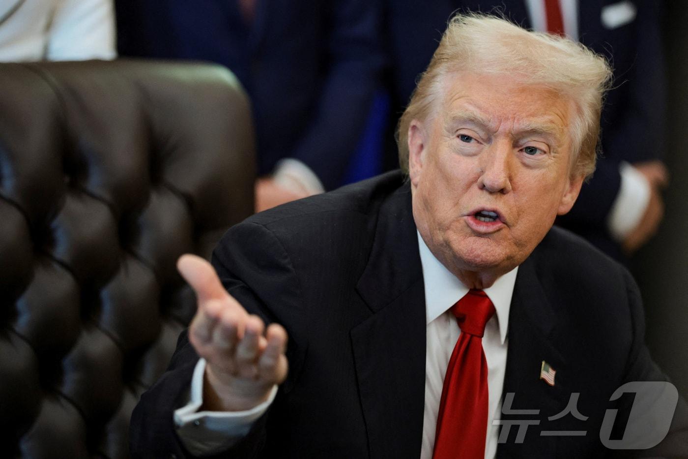 도널드 트럼프 미국 대통령이 6일&#40;현지시간&#41; 워싱턴DC 백악관에서 비만치료제 가격 인하를 발표하면서 기자들의 질문에 답하고 있다. 2025.11.06. ⓒ 로이터=뉴스1 ⓒ News1 류정민 특파원