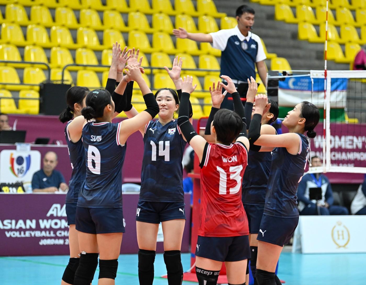 본문 이미지 - 한국 여자 U16 배구대표팀이 2025 아시아배구연맹 U16 챔피언십 4강에 올랐다. &#40;아시아배구연맹 홈페이지&#41;