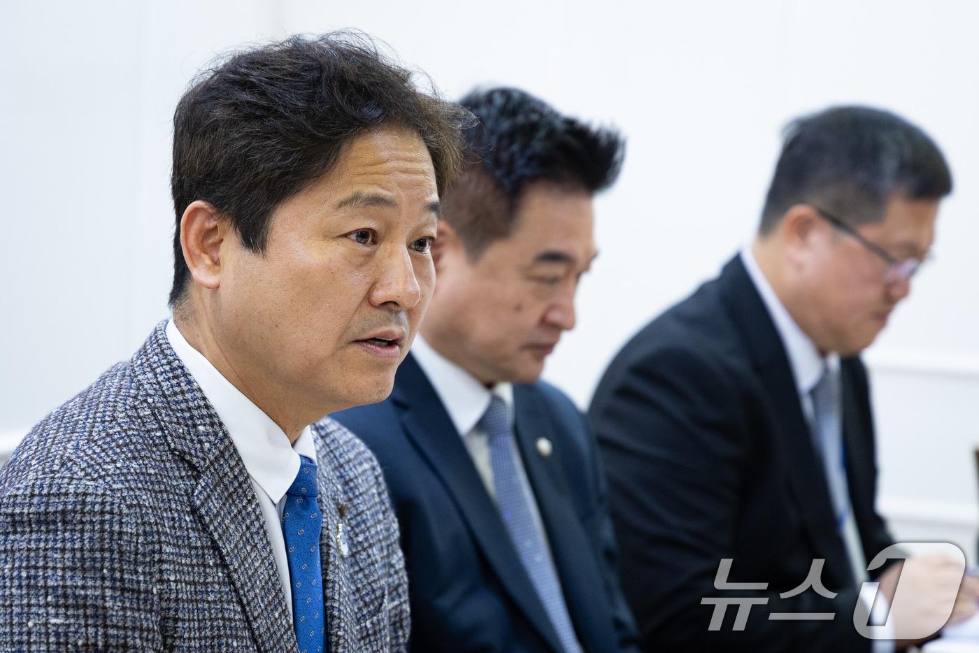 김영배 더불어민주당 사회연대경제 입법추진단장이 지난 7일 서울 여의도 국회 의원회관에서 열린 사회연대경제 입법전략간담회에서 모두 발언을 하고 있다. 2025.11.7/뉴스1 ⓒ News1 유승관 기자