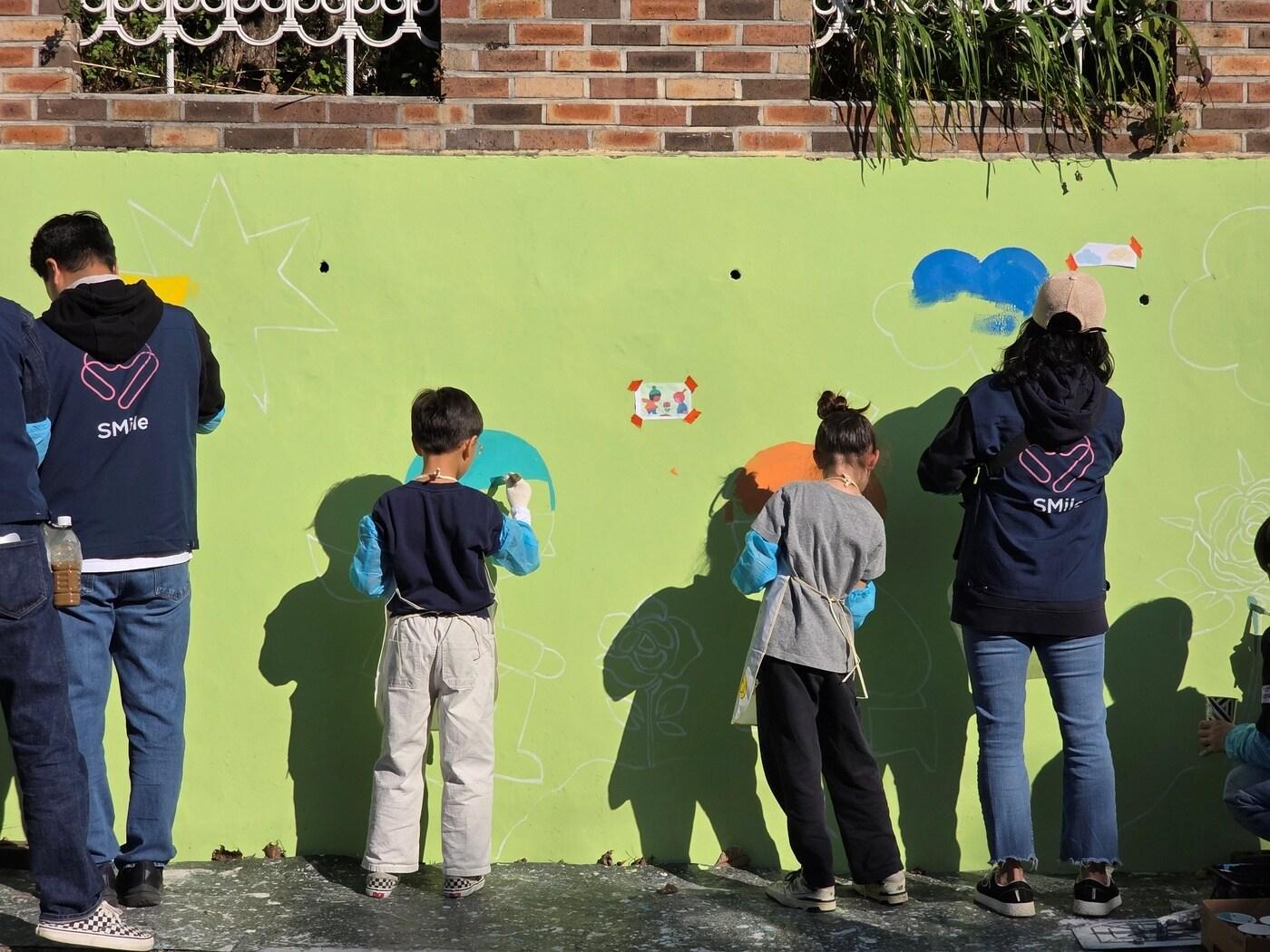 본문 이미지 - 벽화 조성 활동(성동구 제공)