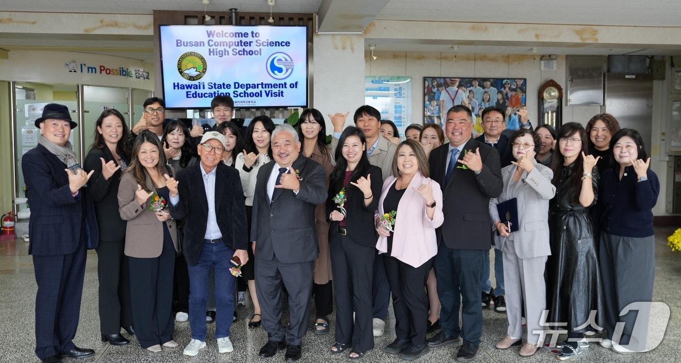 방문단 모습.(부산시교육청 제공. 재판매 및 DB금지)