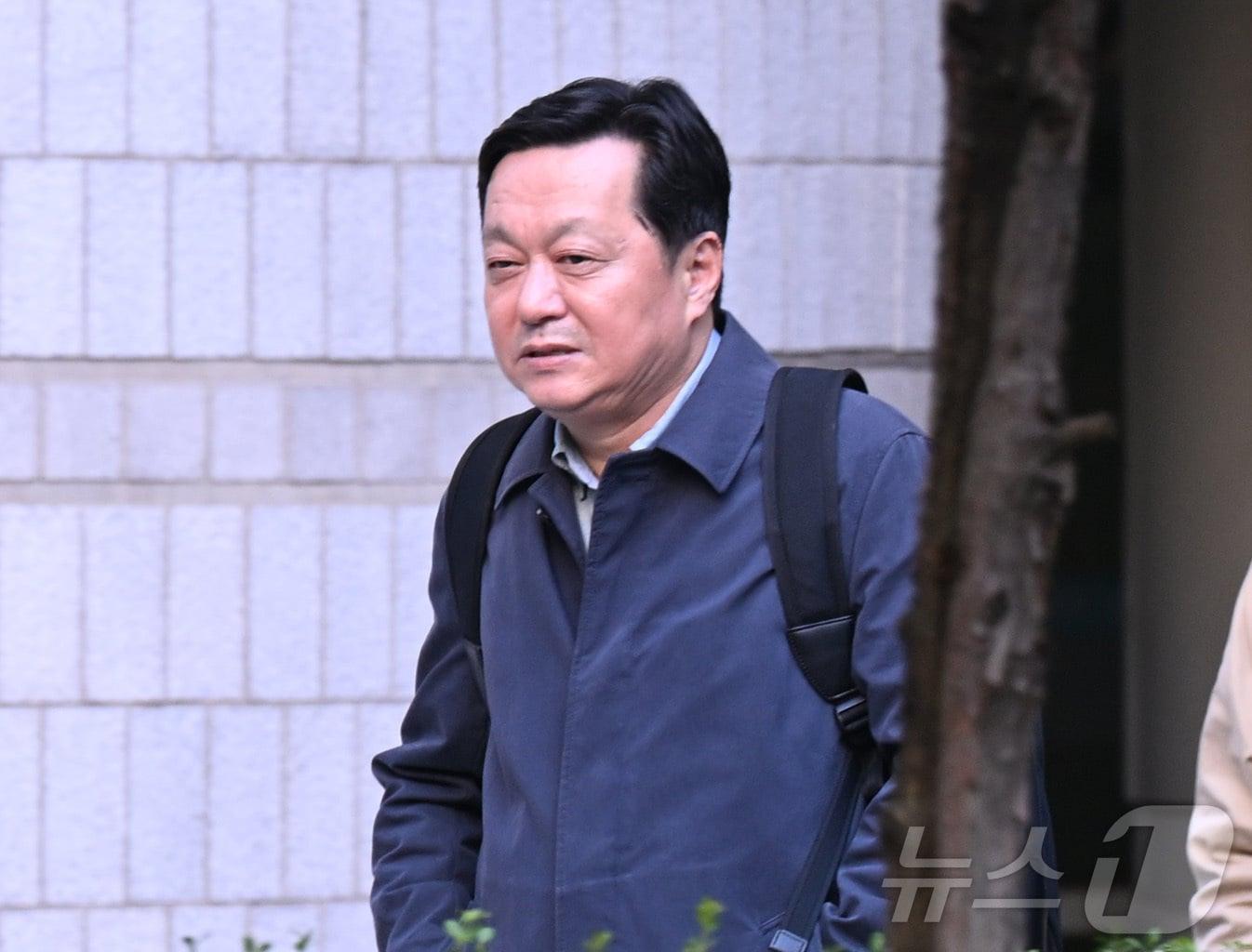 본문 이미지 - 정진상 전 더불어민주당 대표실 정무조정실장이 지난 11월 7일 오전 서울 서초구 서울중앙지법에서 열린 특정범죄가중처벌등에관한법률위반&#40;뇌물&#41; 등 혐의 관련 공판에 출석하고 있다. &#40;공동취재&#41; 2025.11.7/뉴스1 ⓒ News1 김민지 기자