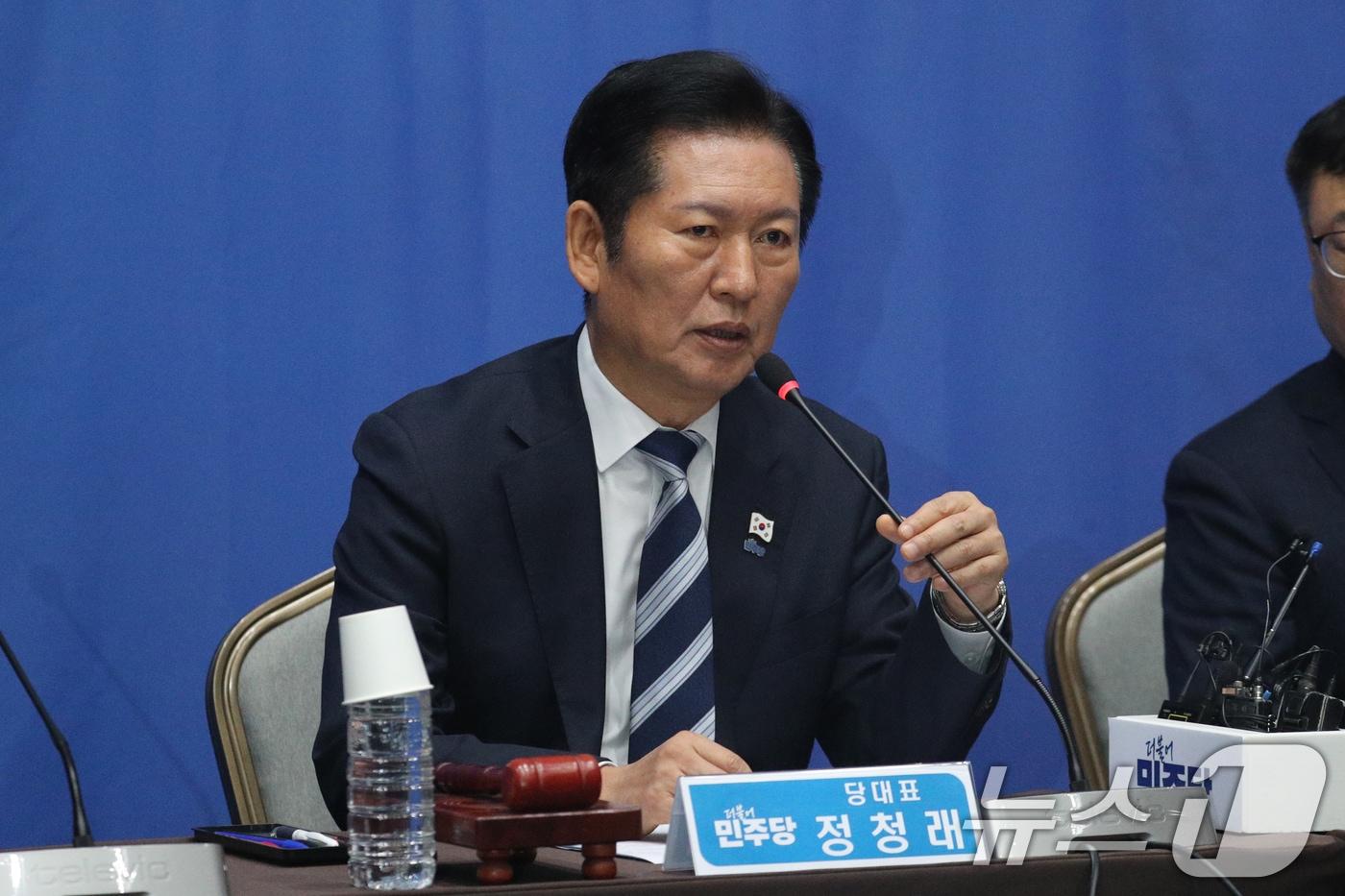 정청래 더불어민주당 대표가 7일 오전 충북 청주시 오스코에서 열린 179차 충북 현장 최고위원회의에서 발언을 하고 있다. 2025.11.7/뉴스1 ⓒ News1 김용빈 기자