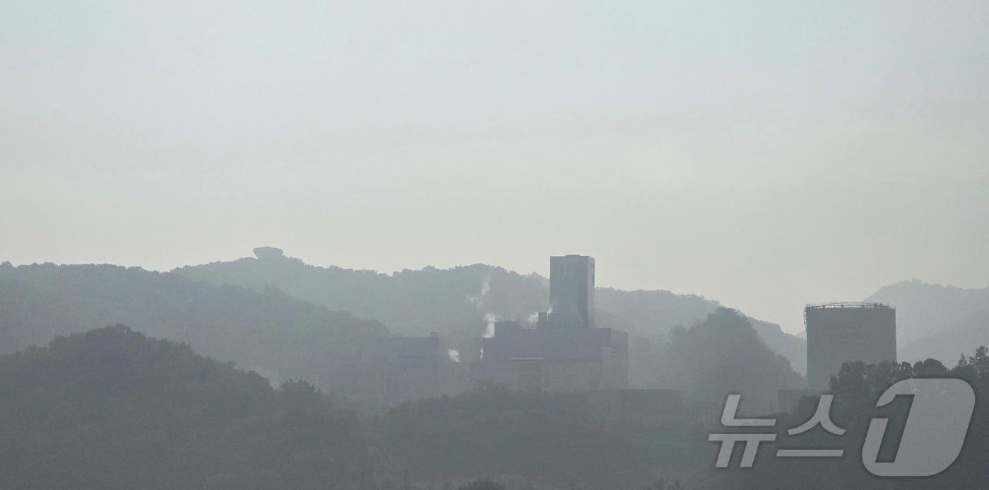 본문 이미지 - 세종 누리동 한국남부발전 신세종빛드림본부의 LNG 혼소발전소 2025.11.7 ⓒ 뉴스1 황덕현 기후환경전문기자