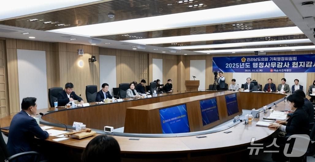 본문 이미지 - 전남도의회 기획행정위원회의 전남도 여순사건지원단에 대한 행정사무감사 장면&#40;전남도의회 제공, 재판매 및 DB 금지&#41;/뉴스1