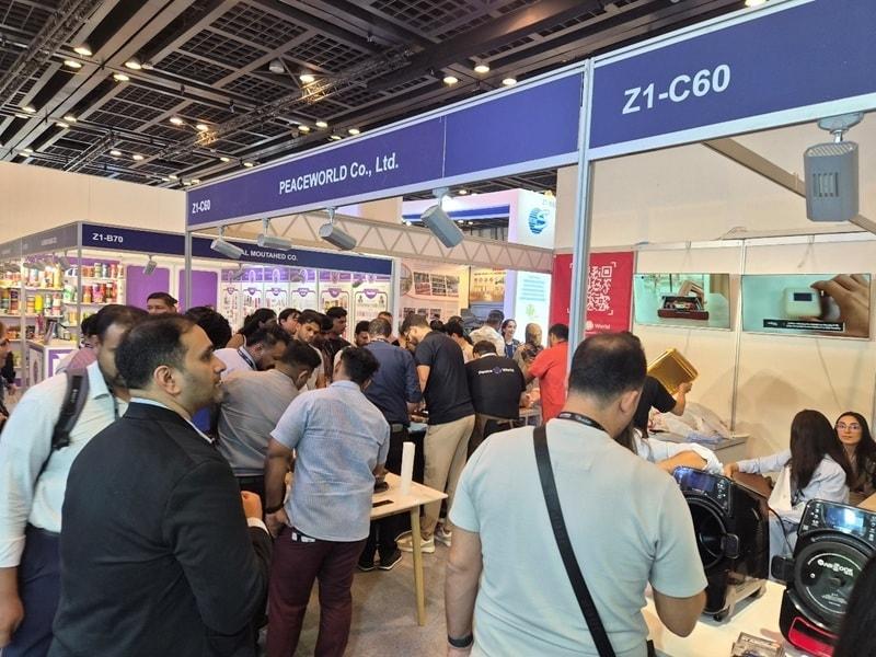 본문 이미지 - 두바이 &#39;걸푸드 2025&#39; 현장, 피스월드 부스 전경 / 사진=피스월드 제공