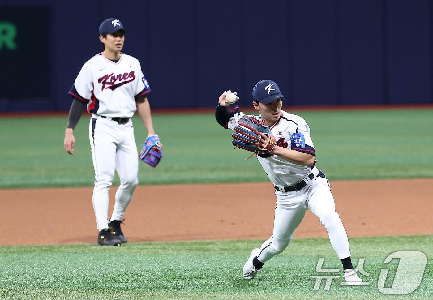 훈련하는 신민재. 2025.11.7/뉴스1 ⓒ News1 김성진 기자