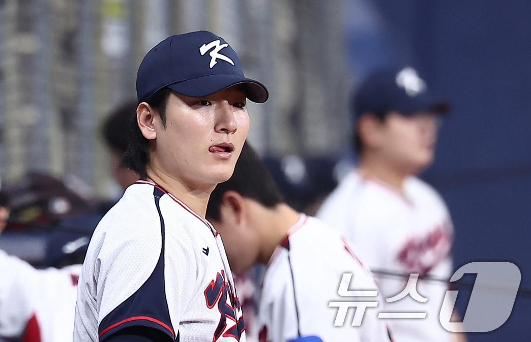 본문 이미지 - 야구대표팀 곽빈이 7일 서울 고척스카이돔에서 훈련을 하고 있다. 류지현 감독이 이끄는 대표팀은 오는 8,9일 체코에 이어 15,16일에 일본과의 평가전 경기를 치를 예정이다. 2025.11.7/뉴스1 ⓒ News1 김성진 기자