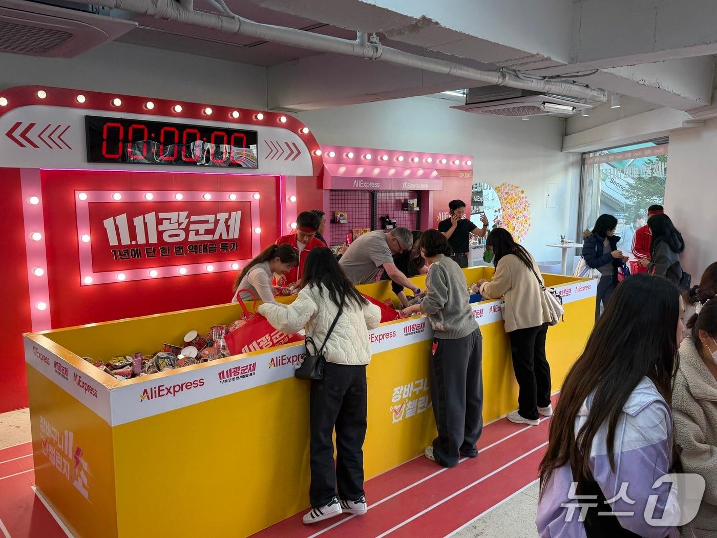 본문 이미지 -  7일 서울 성동구 성수동에서 열린 알리익스프레스의 팝업스토어. 2025.11.8/뉴스1 ⓒ News1 윤수희 기자