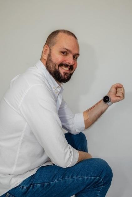 본문 이미지 - &#39;갤럭시워치&#39; 심전도 테스트 기능을 통해 심장이상 수술을 받은 호베르토 갈라르트. 출처=삼성뉴스룸