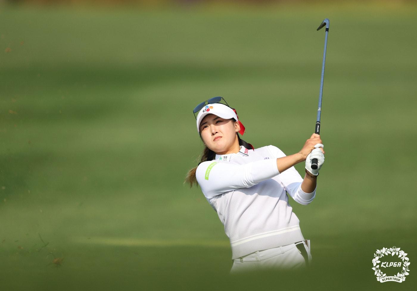 KLPGA 투어 최종전 첫날 선두에 오른 리슈잉.&#40;KLPGA 제공&#41;