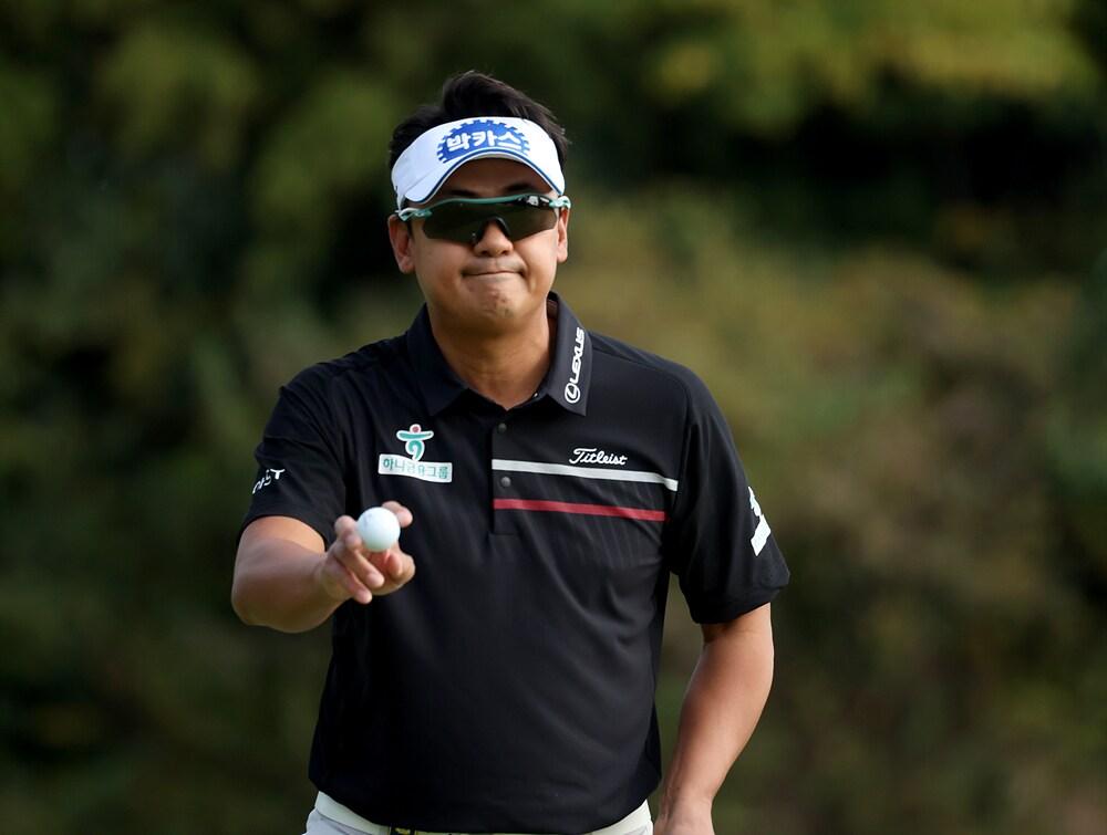 본문 이미지 - KPGA 투어 최종전에서 이틀 연속 선두에 자리한 박상현(KPGA 제공)