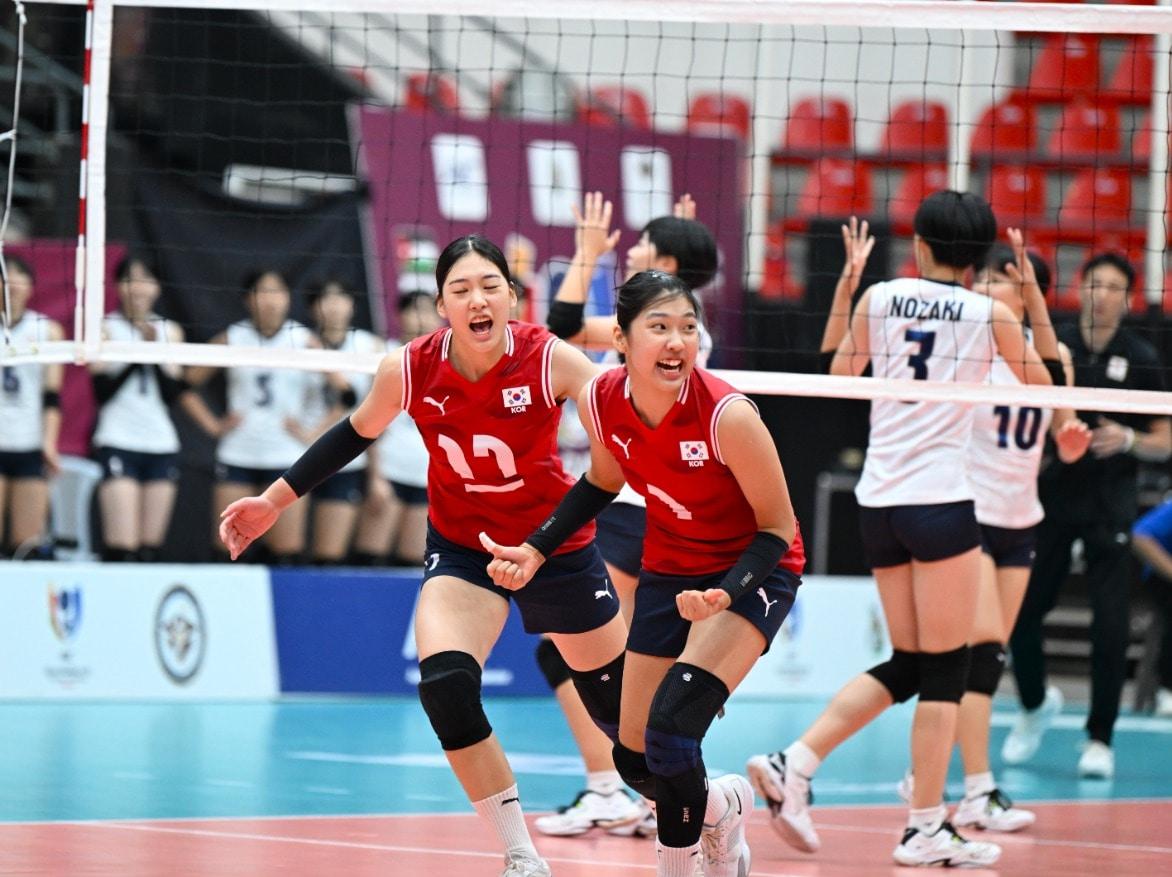 본문 이미지 - 16세 이하 여자배구 대표팀이 일본을 제압했다. (아시아배구연맹 홈페이지 캡처)