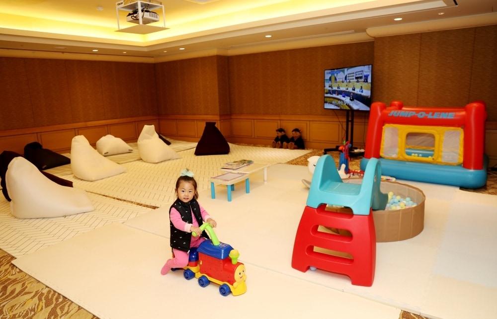 본문 이미지 - KPGA 투어 챔피언십 인 제주에 마련된 패밀리 라운지. &#40;KPGA 제공&#41;