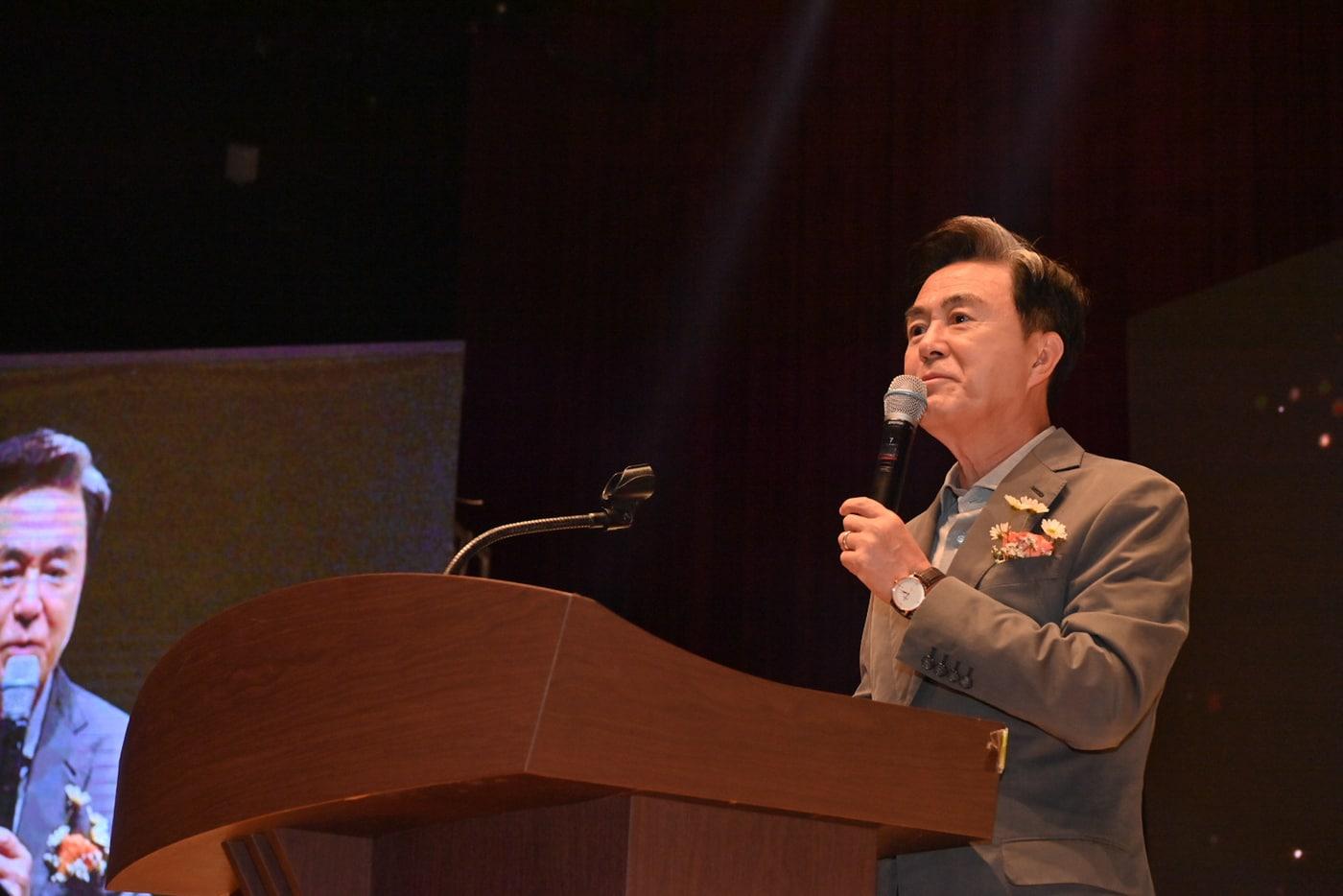 김태흠 지사가 &#39;23회 충남 보육 교직원 한마음대회&#39;에 참석해 격려사를 하고 있다.&#40;충남도 제공. 재판매 및 DB금지&#41;/뉴스1