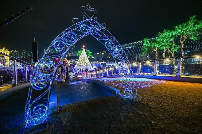 본문 이미지 - 이응다리 남측광장 빛조형물. &#40;세종시 제공. 재판매 및 DB 금지&#41;