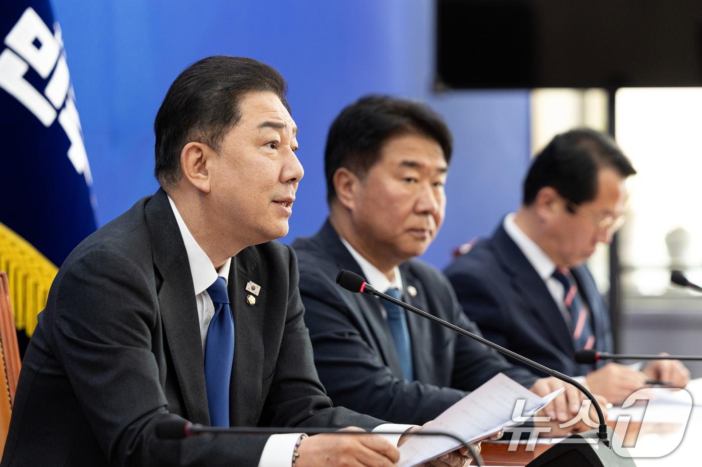 김병기 더불어민주당 원내대표가 9일 서울 여의도 국회에서 열린 기자간담회에서 모두발언하고 있다. 2025.11.9/뉴스1 ⓒ News1 이승배 기자