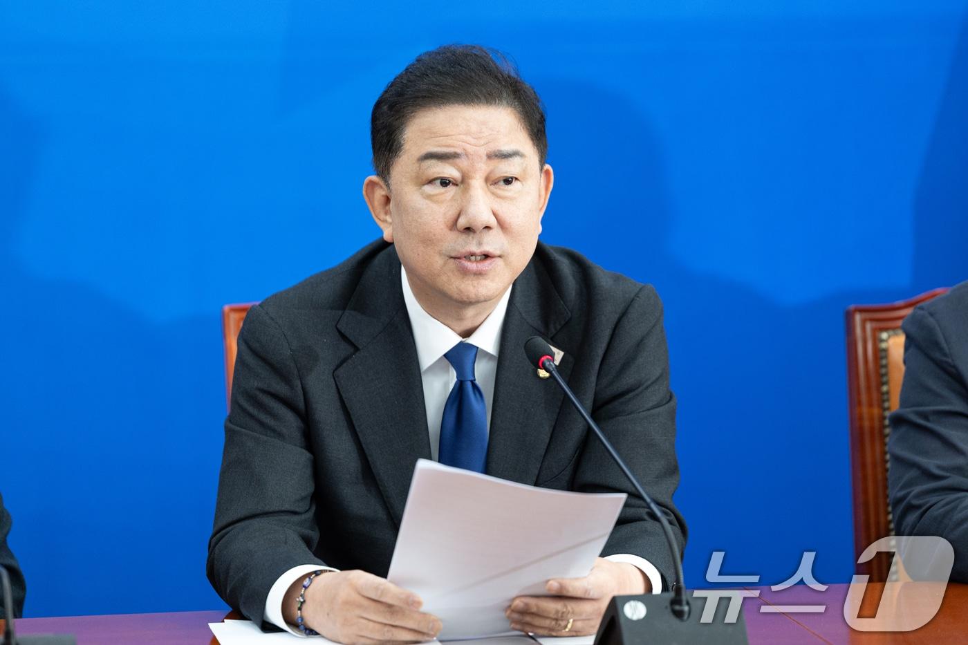 김병기 더불어민주당 원내대표가 9일 서울 여의도 국회에서 열린 기자간담회에서 모두발언하고 있다. 2025.11.9/뉴스1 ⓒ News1 이승배 기자