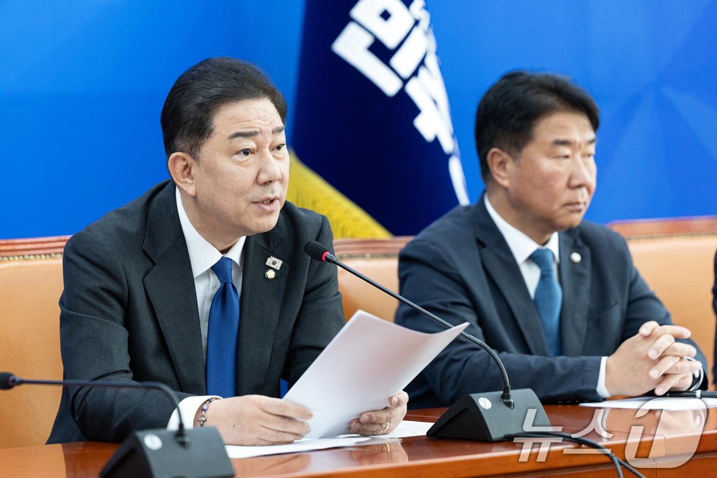 김병기 더불어민주당 원내대표가 9일 서울 여의도 국회에서 열린 기자간담회에서 모두발언하고 있다. 2025.11.9/뉴스1 ⓒ News1 이승배 기자