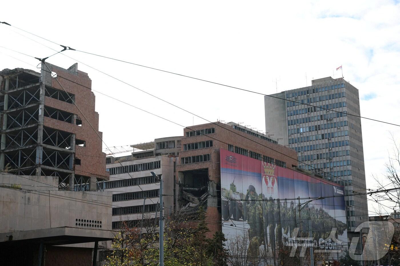 4일&#40;현지시간&#41; 세르비아 수도 베오그라드의 구유고슬라비아 군 참모본부 본부 부지. 세르비아 의회는 이 부지에 도널드 트럼프 미국 대통령 일가가 운영하는 호텔과 아파트 단지 개발 사업을 허용하는 법안을 7일 통과시켰다. 2025.11.04 ⓒ 로이터=뉴스1 ⓒ News1 김지완 기자