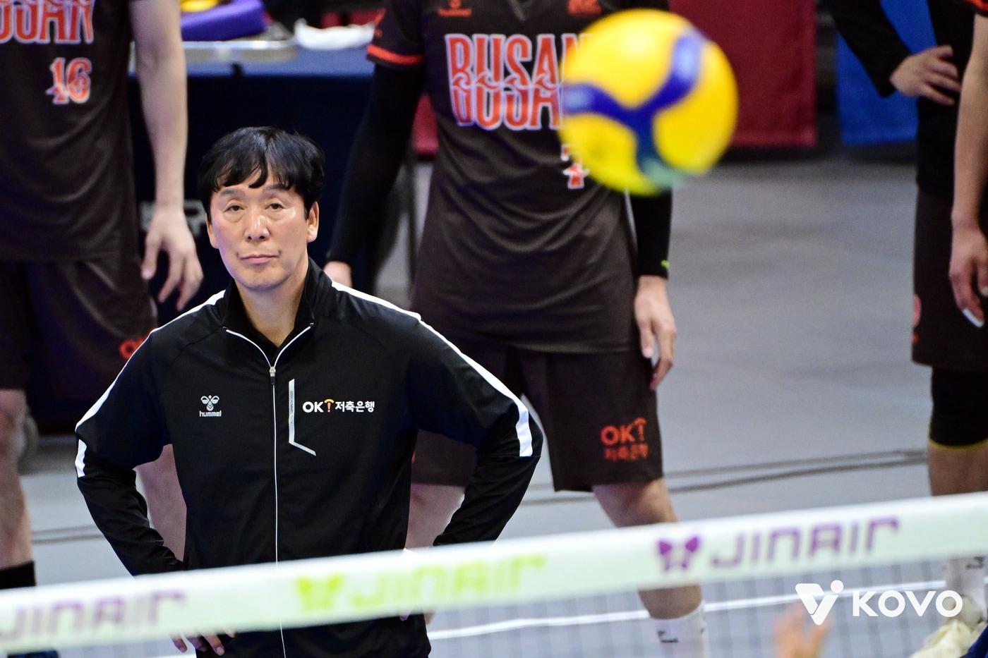  신영철 OK저축은행 부산 감독&#40;KOVO제공&#41;