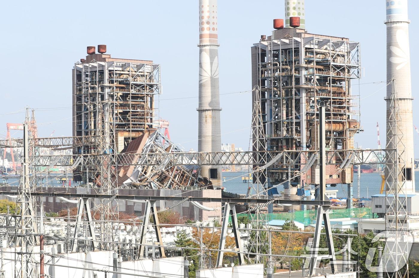 울산 남구 한국동서발전 울산화력발전소 보일러 타워 붕괴 사고 나흘째인 9일 구조물이 붕괴돼 있다. 2025.11.9/뉴스1 ⓒ News1 조민주 기자