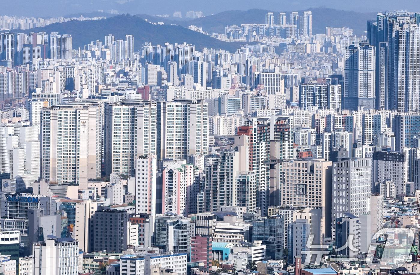 9일  서울 남산에서 바라본 아파트 단지 모습. 2025.11.9/뉴스1 ⓒ News1 이호윤 기자