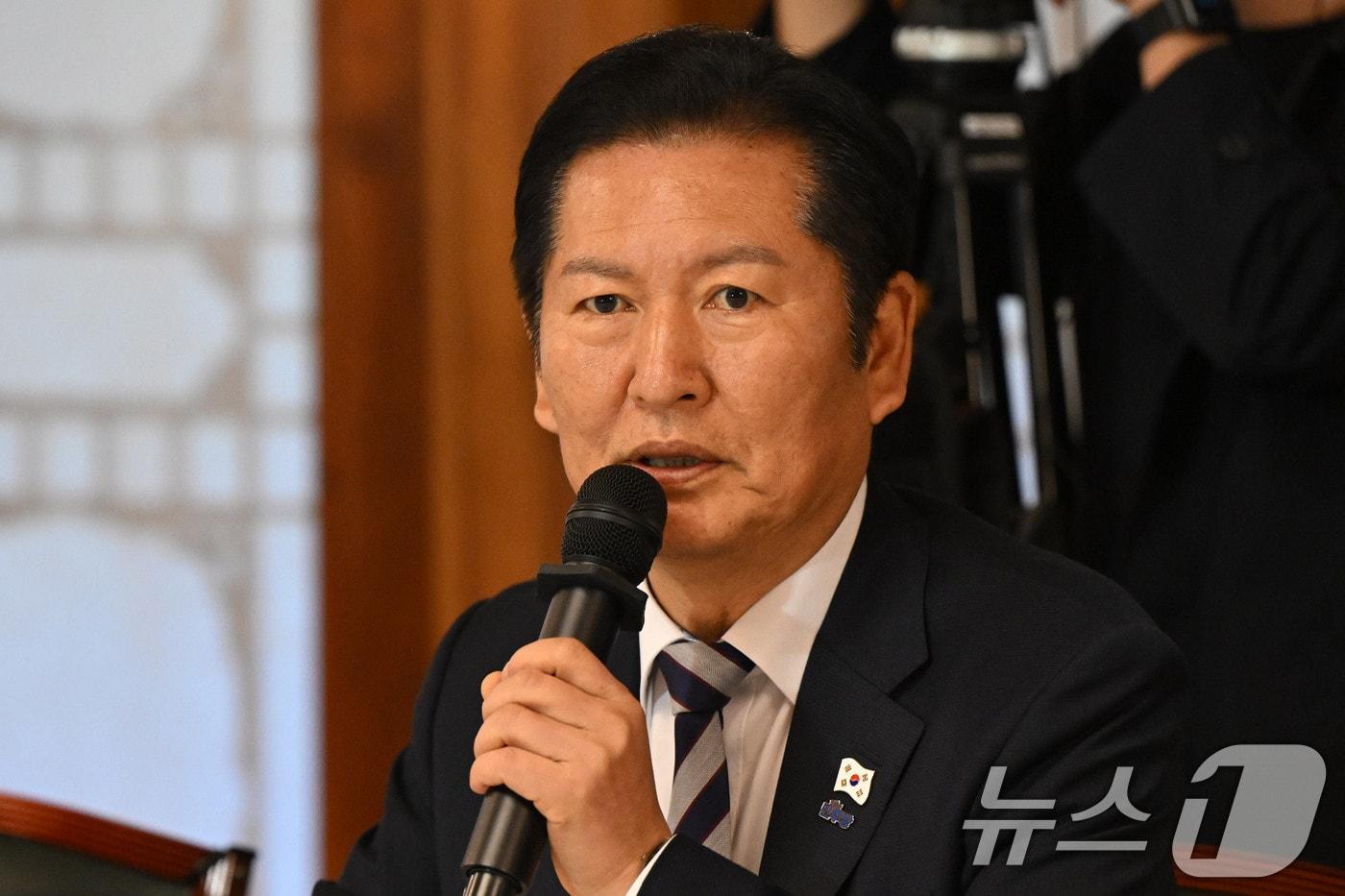 정청래 더불어민주당 대표가 9일 서울 종로구 삼청동 총리공관에서 열린 고위당정협의회에서 발언하고 있다. &#40;공동취재&#41; 2025.11.9/뉴스1 ⓒ News1 이광호 기자