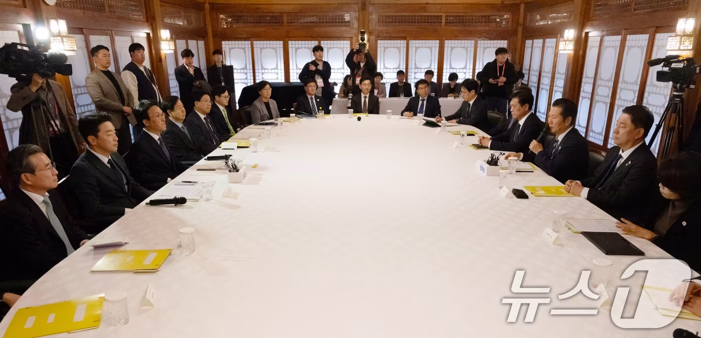 정청래 더불어민주당 대표가 지난 11월 9일 서울 종로구 삼청동 총리공관에서 열린 고위당정협의회에서 발언하고 있다. (공동취재) 2025.11.9/뉴스1 ⓒ News1 이광호 기자