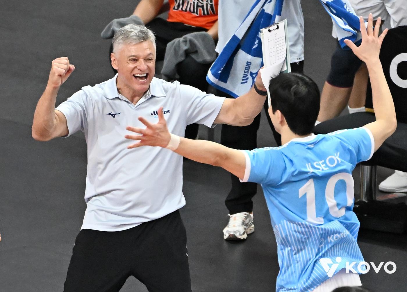 본문 이미지 - 대한항공이 OK저축은행을 3-1로 꺾었다.(KOVO제공) 