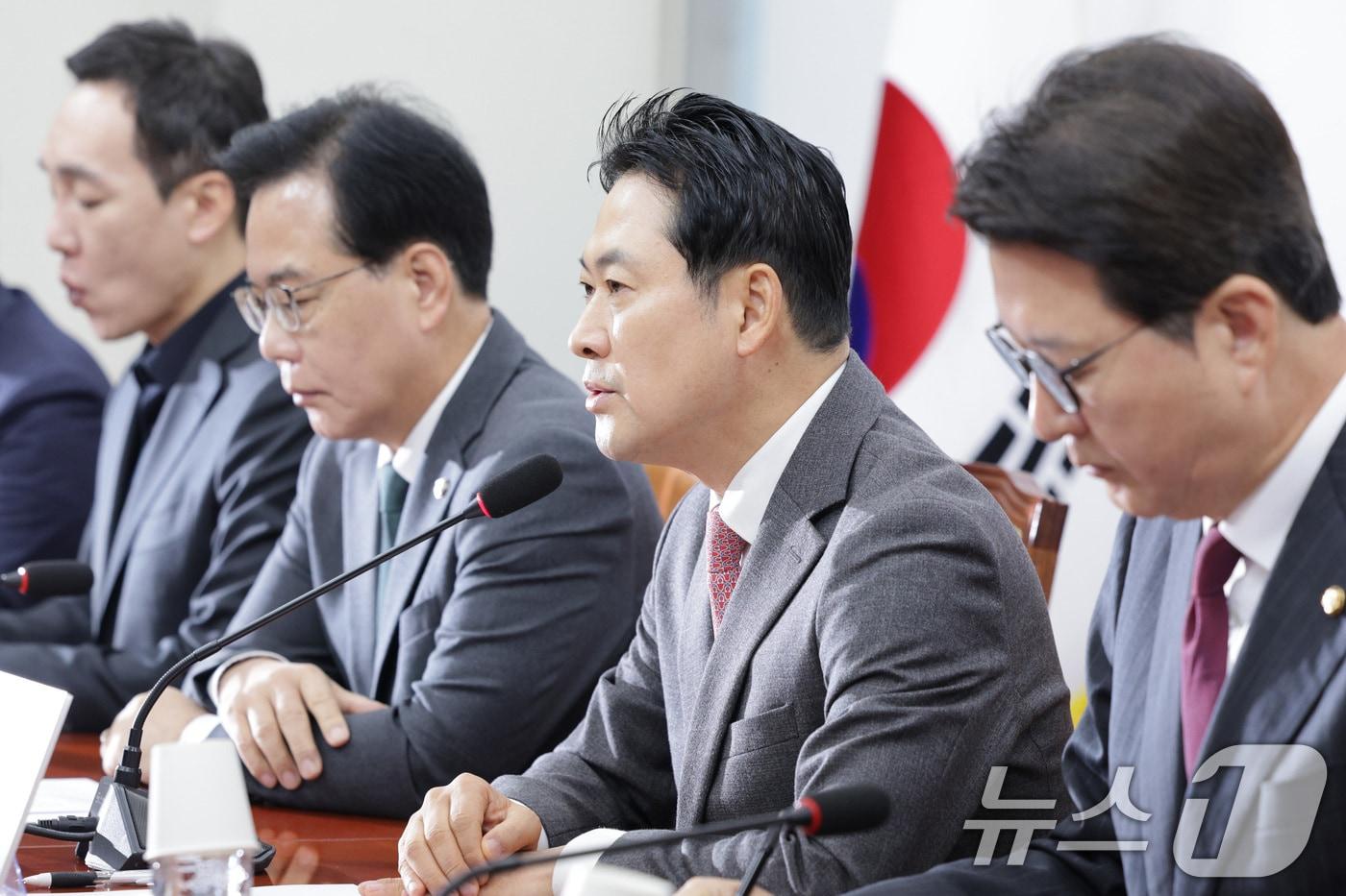 장동혁 국민의힘 대표가 1일 서울 여의도 국회에서 열린 최고위원회의에서 발언하고 있다. 2025.12.1/뉴스1 ⓒ News1 신웅수 기자