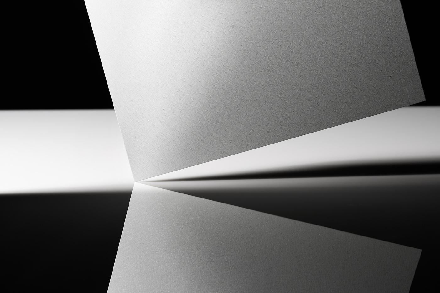 동국씨엠 &#39;솔라셀 컬러강판&#39; 제품사진. 컬러강판이 표면에 반사되는 모습을 연출했다. &#40;동국씨엠 제공&#41;