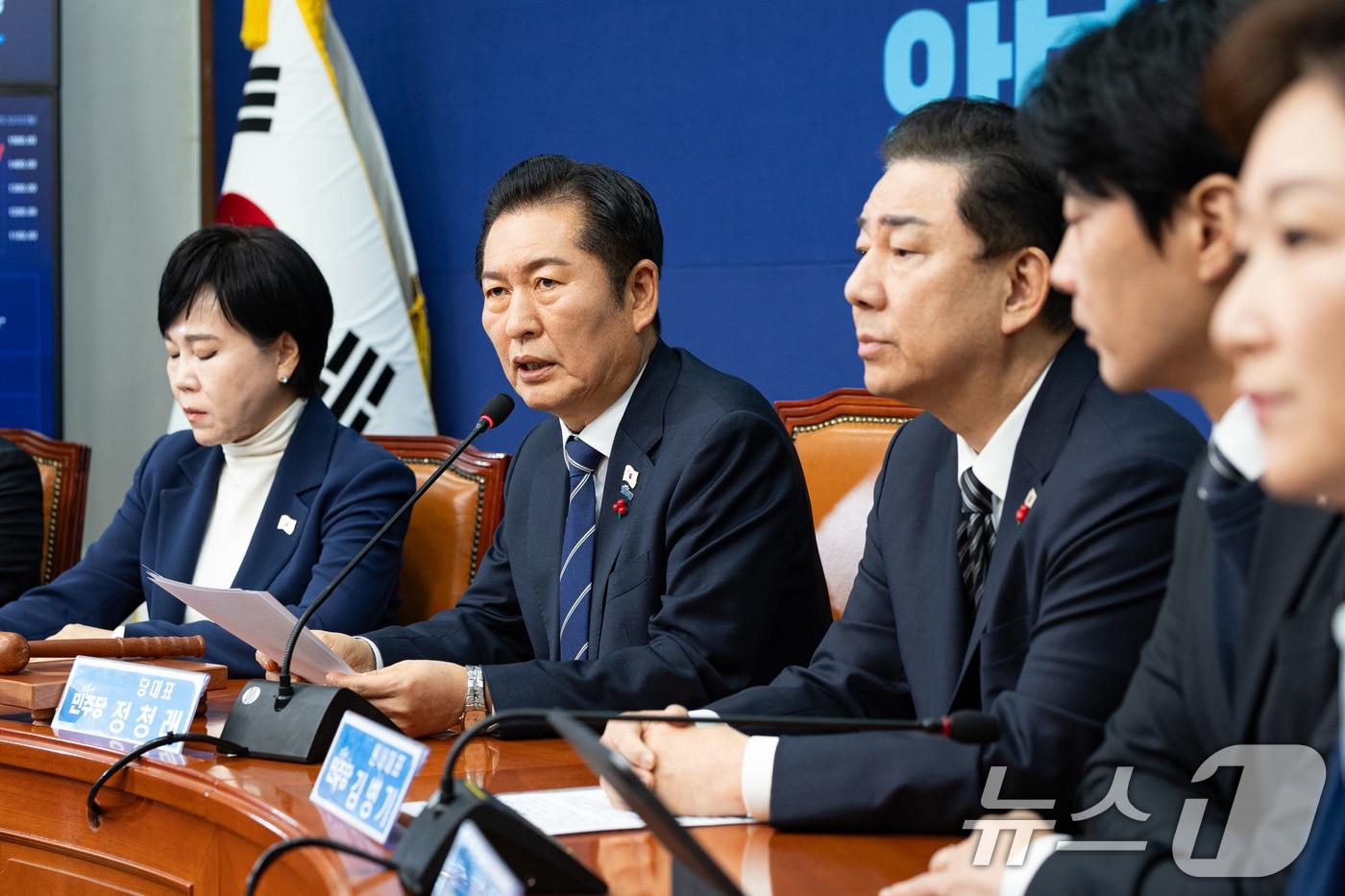 정청래 더불어민주당 대표가 1일 서울 여의도 국회에서 열린 최고위원회의에서 모두 발언을 하고 있다. 2025.12.1/뉴스1 ⓒ News1 유승관 기자