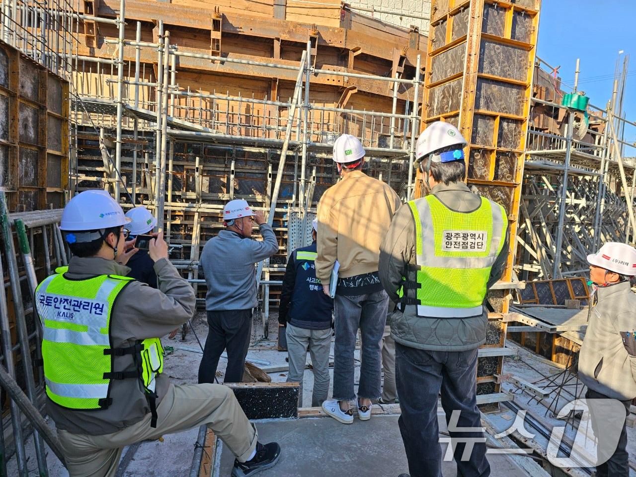 본문 이미지 - 광주시 건설공사장 민관 합동 안전 점검.&#40;광주시 제공. 재판매 및 DB 금지&#41; ⓒ News1 박준배 기자