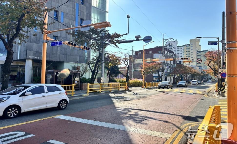 본문 이미지 - 울산 동구는 방어진초등학교 일원에 &#39;2025년 어린이보호구역 안전 통학로 조성 사업&#39;을 완료했다.&#40;울산 동구 제공. 재판매 및 DB금지&#41;/뉴스1