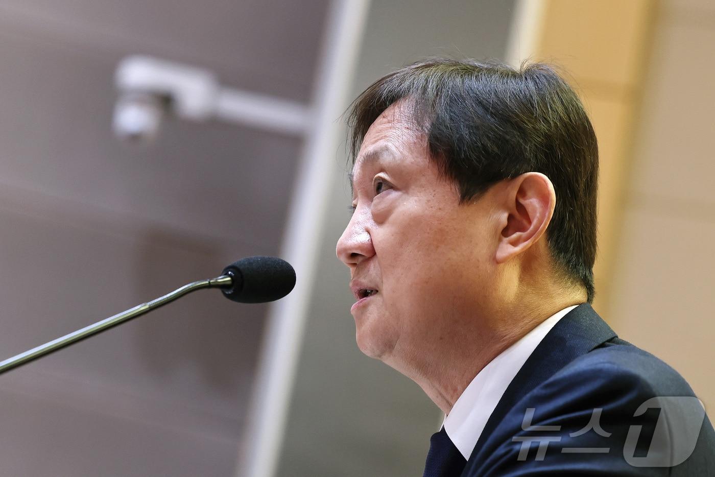 이찬진 금융감독원장이 1일 서울 여의도 금융감독원에서 출입기자단과의 기자간담회를 열고 인사말을 하고 있다. 2025.12.1/뉴스1 ⓒ News1 구윤성 기자