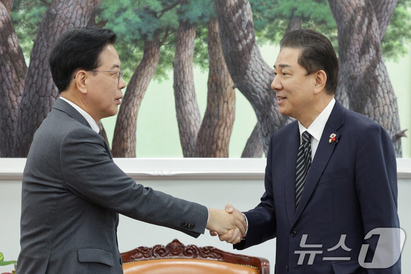 김병기 더불어민주당 원내대표와 송언석 국민의힘 원내대표. ⓒ News1 신웅수 기자