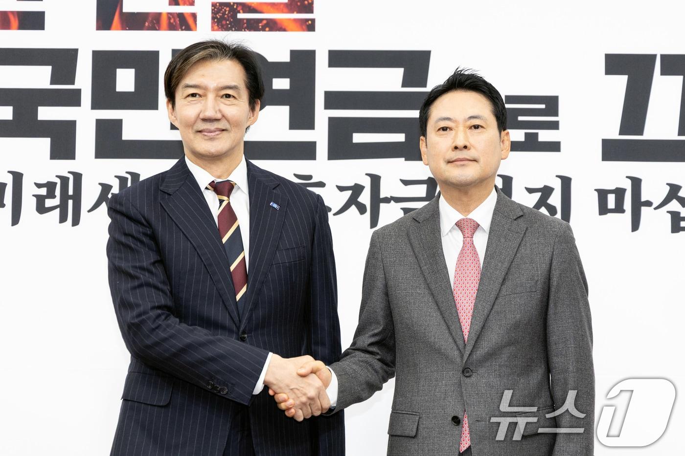 장동혁 국민의힘 대표가 1일 서울 여의도 국회에서 조국 조국혁신당 대표를 접견하고 있다. 2025.12.1/뉴스1 ⓒ News1 이승배 기자