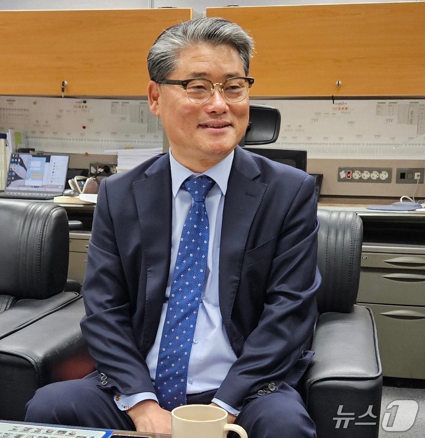 본문 이미지 - 1일 임상규 전 전북도 행정부지사가 전북도의회 기자실에서 간담회를 하고 있다./뉴스1  