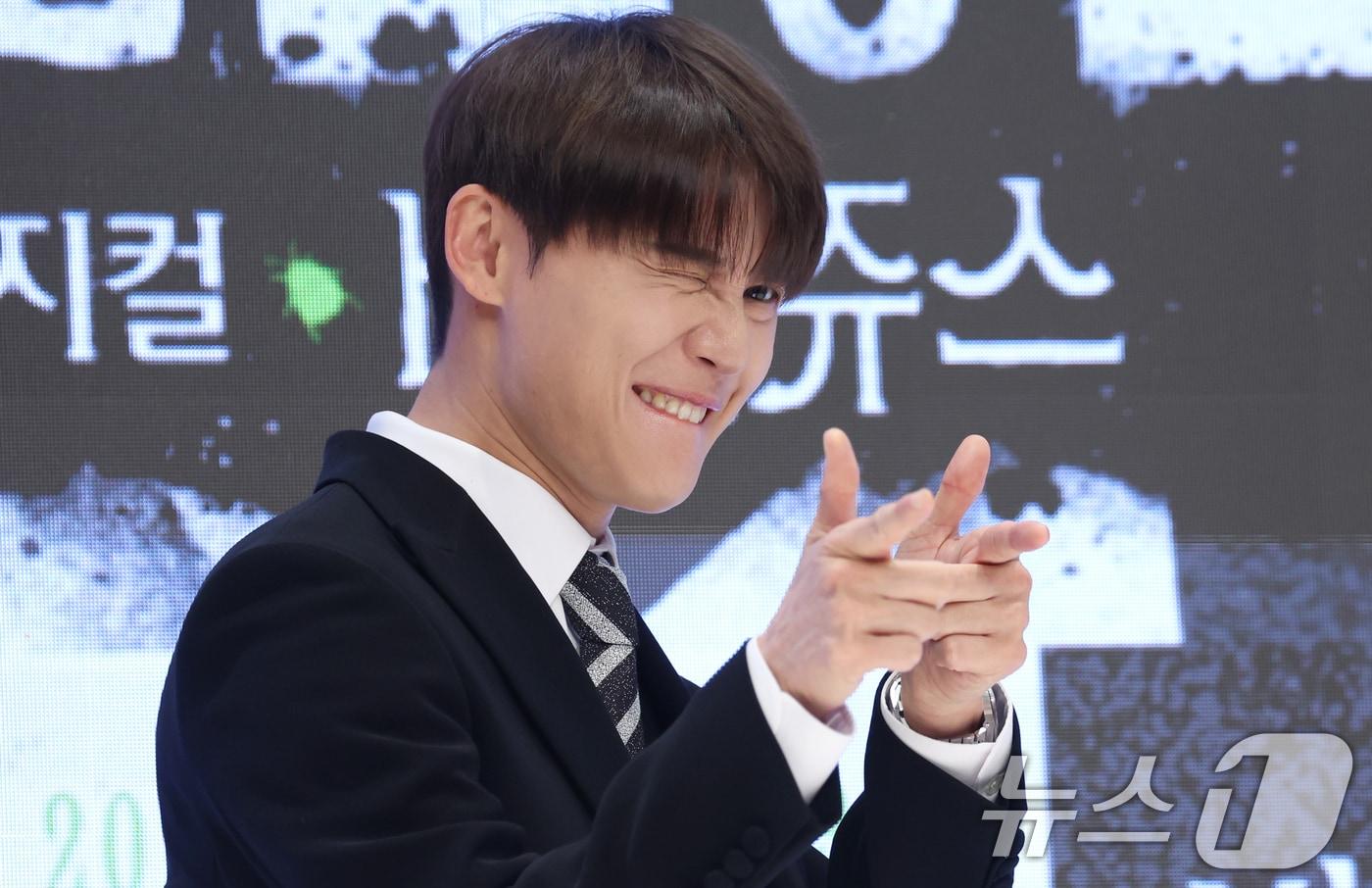 1일 서울 강남구 엘리아나 호텔에서 열린 뮤지컬 비틀쥬스 기자간담회에서 비틀쥬스 역의 김준수가 포즈를 취하고 있다. 2025.12.1/뉴스1 ⓒ News1 김명섭 기자