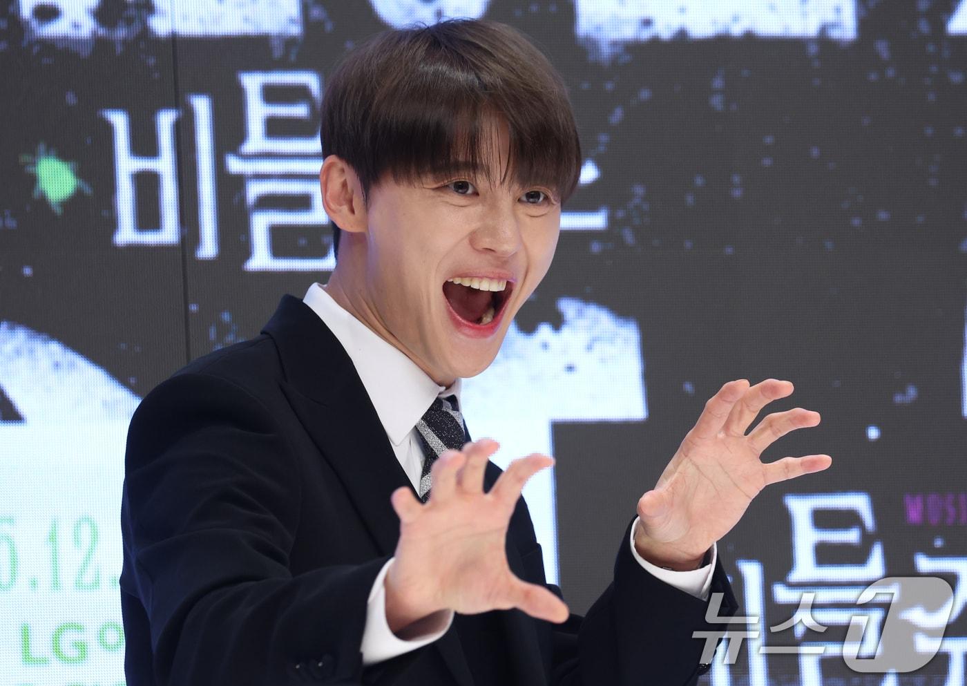 1일 서울 강남구 엘리아나 호텔에서 열린 뮤지컬 비틀쥬스 기자간담회에서 비틀쥬스 역의 김준수가 포즈를 취하고 있다. ⓒ News1 김명섭 기자