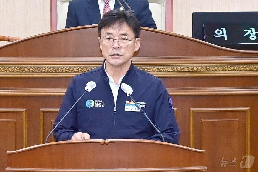 본문 이미지 - 경북 청송군 윤경희군수는 1일 제285회 청송군의회 정례회 시정연설에서 2026년도 군정 운영 방향을 제시하며 산불 피해 주미의 생활 회복을 최우선 과제로 두겠다고 말하고 있다.&#40;청송군 제공. 재판매 및 DB금지&#41; /뉴스1